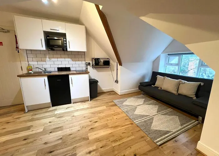 Flat 20, 10 St John'S